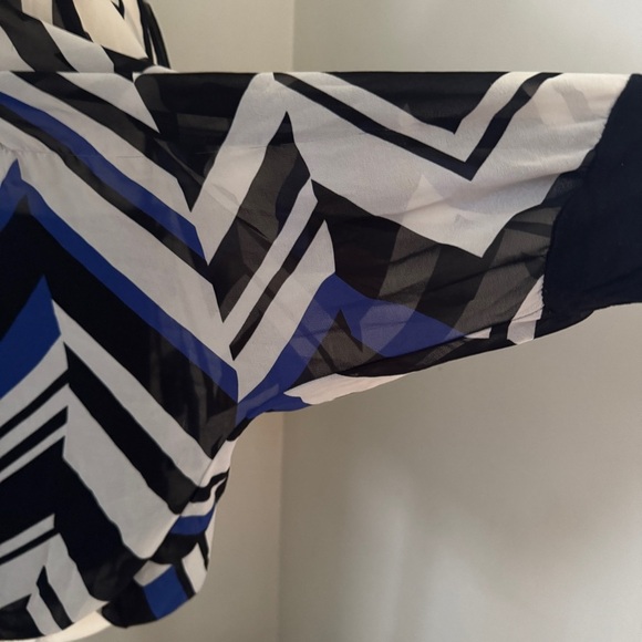 By & By Chevron Print Sheer Blouse with Cami, Size Large - Picture 7 of 10